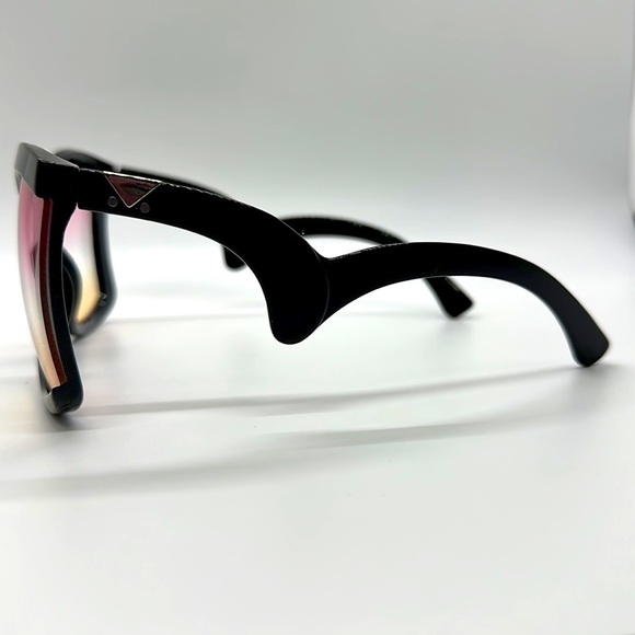 Women’s Zig Zag Cat Eye Shades - Picture 2 of 3